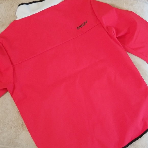Oakley Midlayer Softshell Jacket in Red - Picture 5 of 8